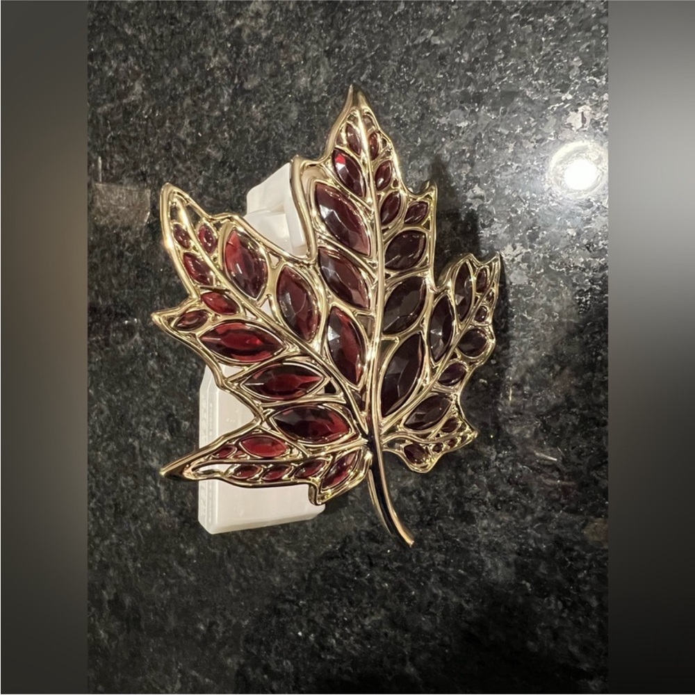 Autumn Red Gem Maple Leaf Wallflower Nightlight Bath & Body Works Plug In - Picture 4 of 5